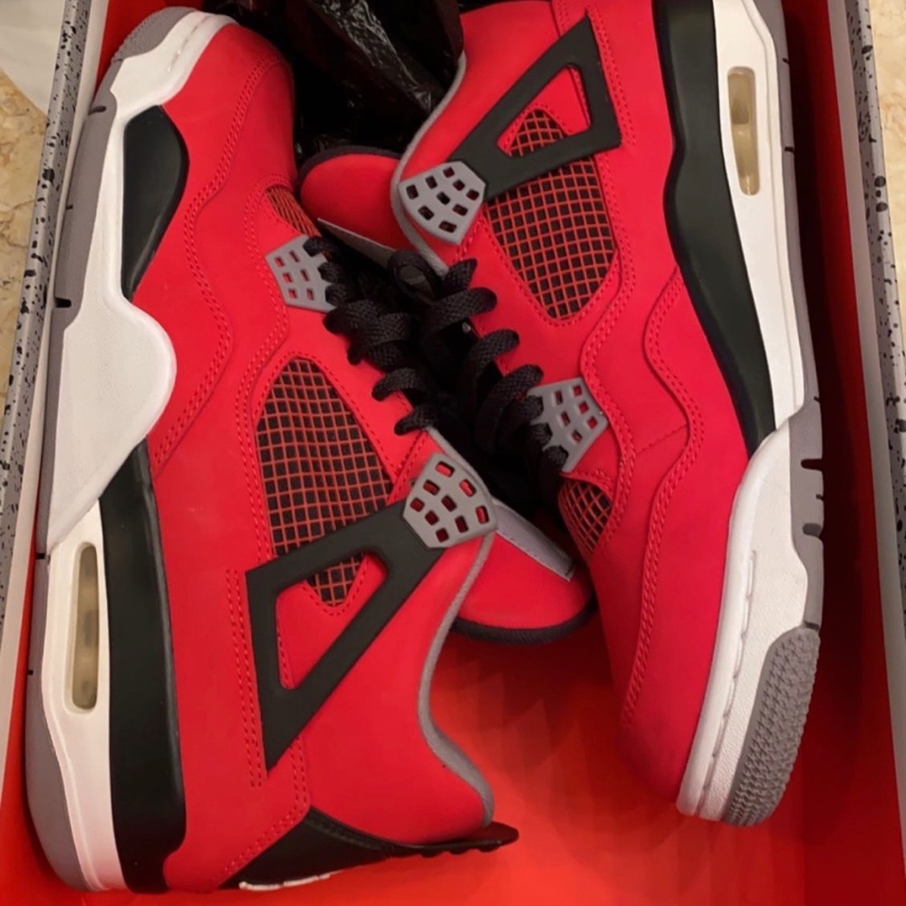 Air Jordan 4 Retro Toro Bravo